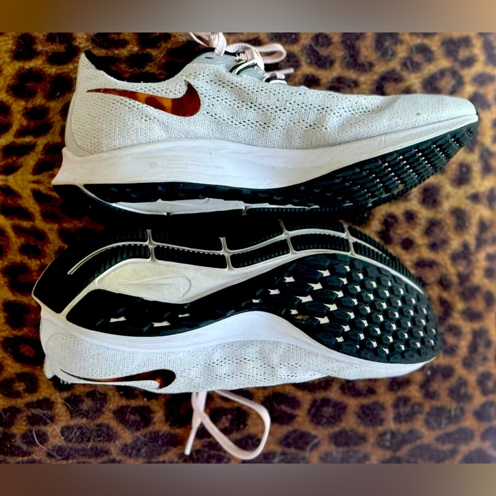 Women’s Nike sneakers. Size 8.5. Great condition